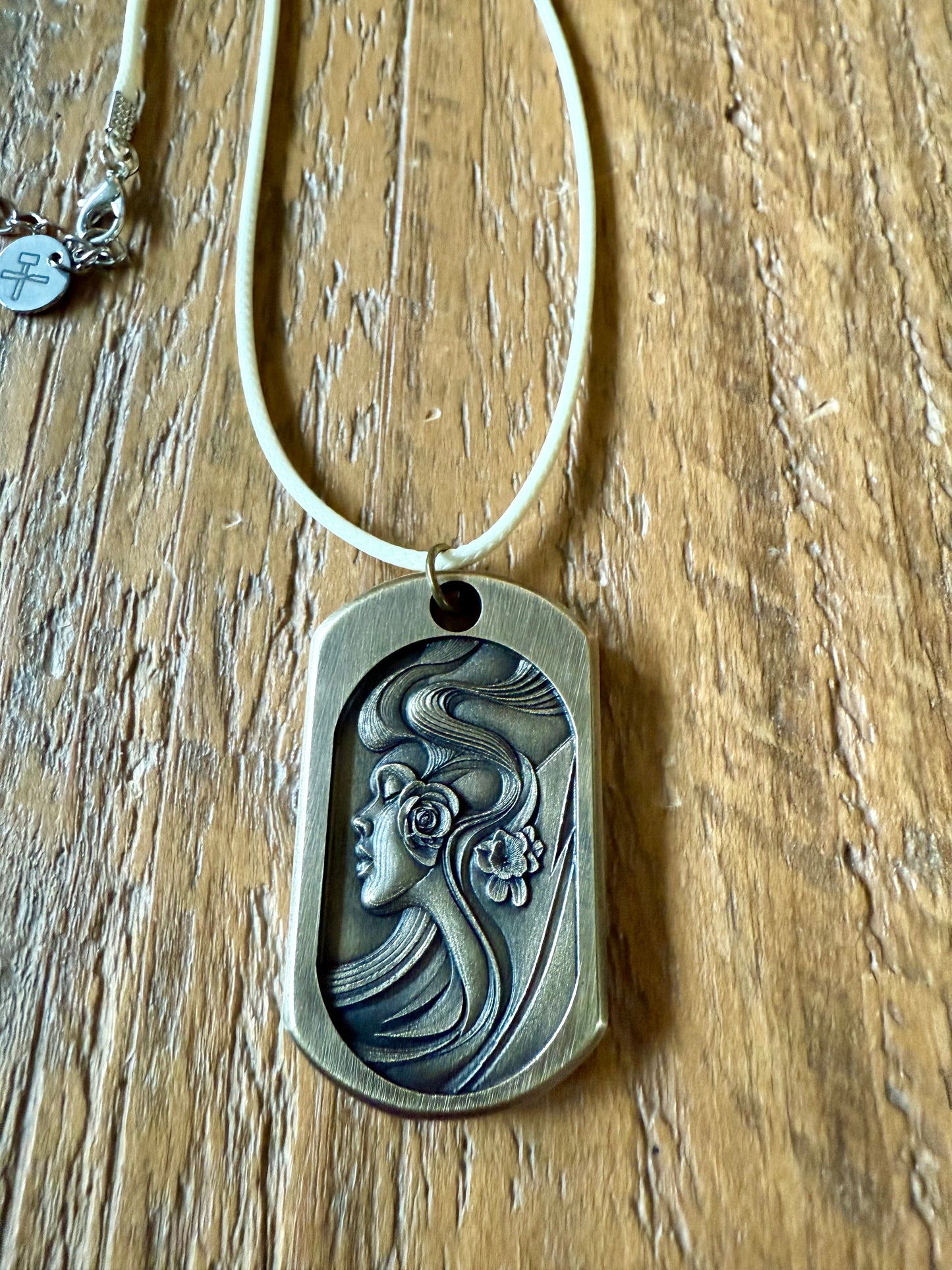 Beauty Pendant