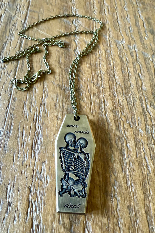 Eternal Kiss pendant